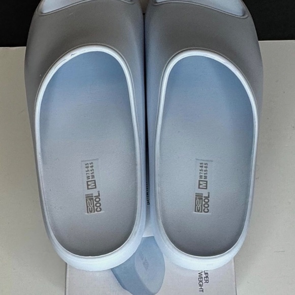 New 32 Degrees Unisex Smooth Cushion Slides Blue Cool Sandals - Picture 4 of 7